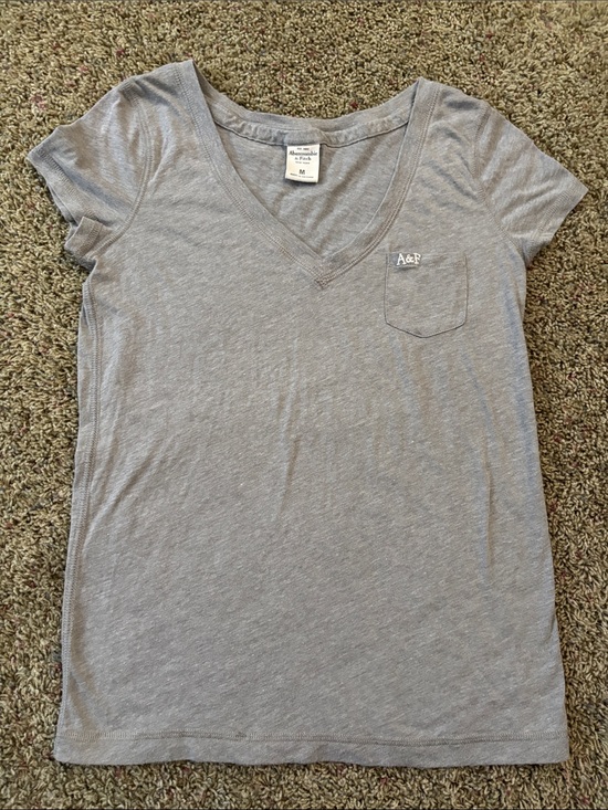 Abercrombie & Fitch Tops - Abercrombie & Fitch Vintage Y2K Gray V-Neck Pocket Tee - Women's Sz Medium